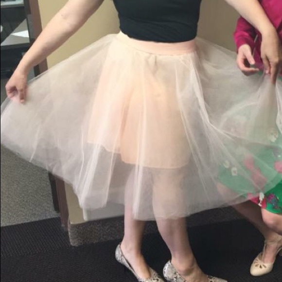 Super fun pink tulle skirt - Picture 2 of 3